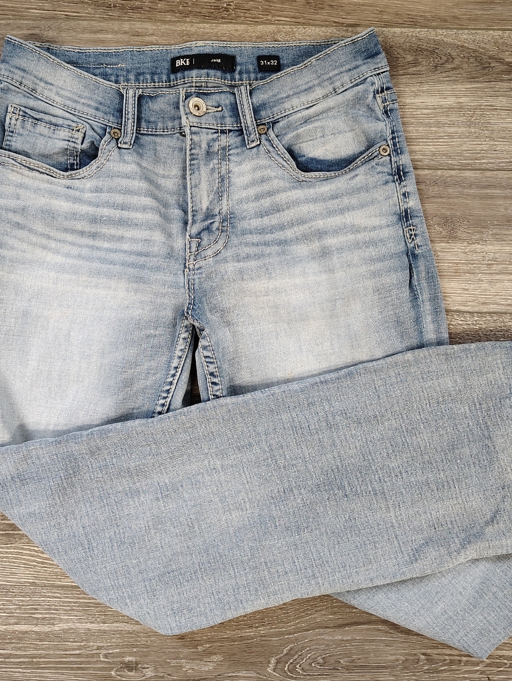 BKE Jake Bootcut Jeans. 18.5" Leg Opening. Light Wash